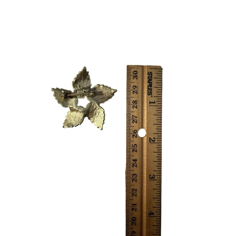 Vintage‎ Gold Tone Five Leaf Flower Star Brooch Pin